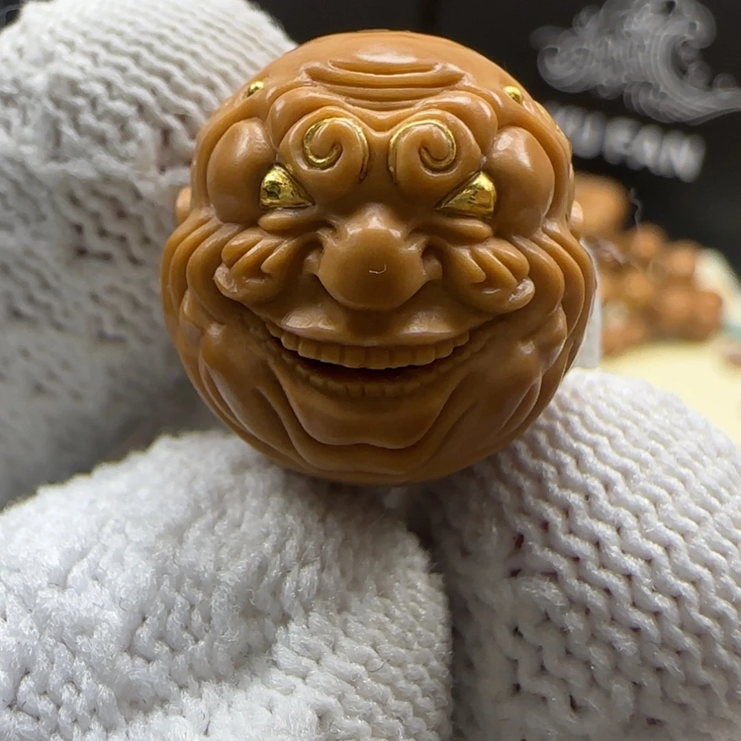 猴头核桃吊坠满拉花佛爷镶嵌24k