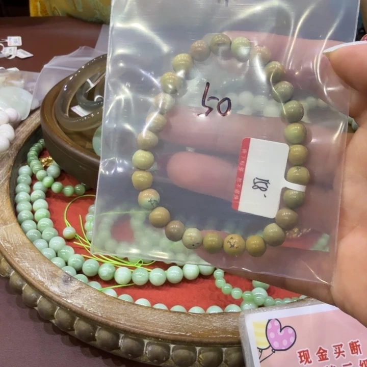 蜜***糖颈饰未镶嵌和田玉
