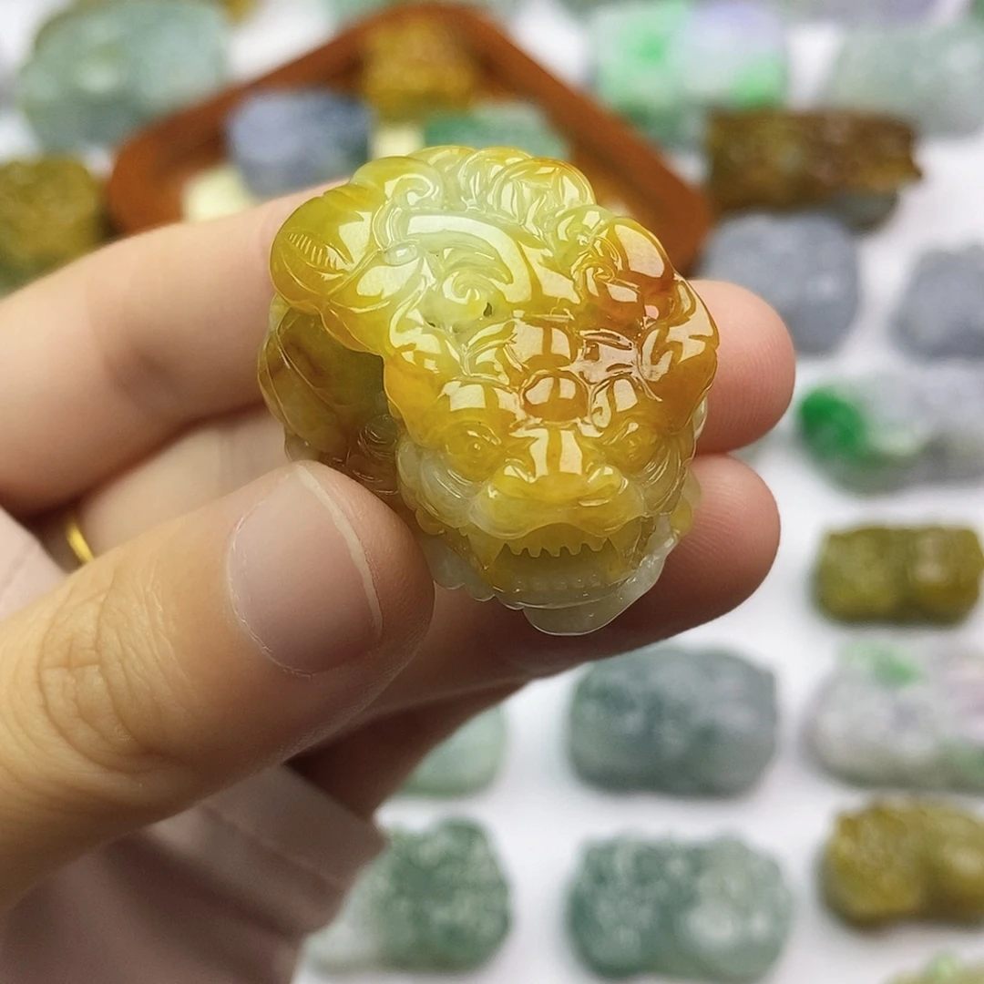 翡翠未镶嵌颈饰貔貅