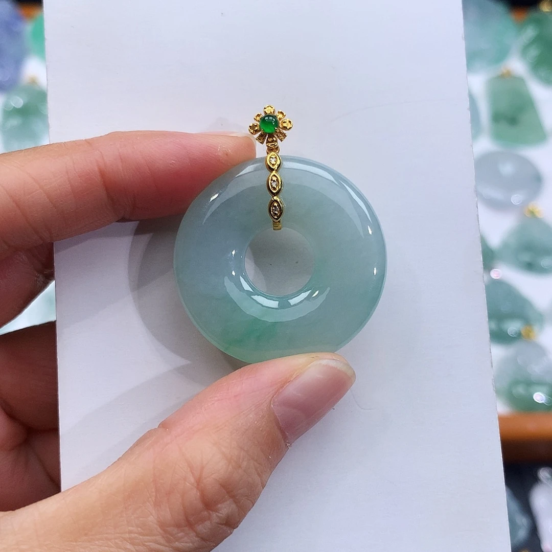 翡翠18K金镶嵌颈饰翡翠吊坠