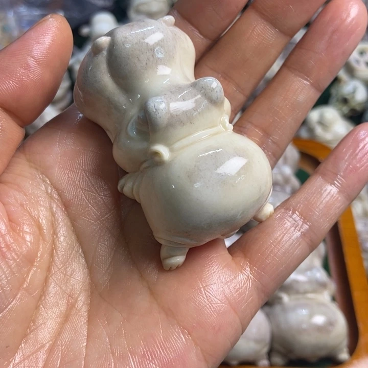 松***猫配饰鹿角雕刻一个出