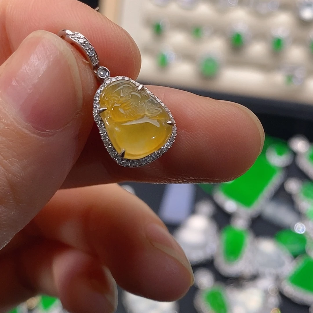 翡翠18K金镶嵌颈饰佛公