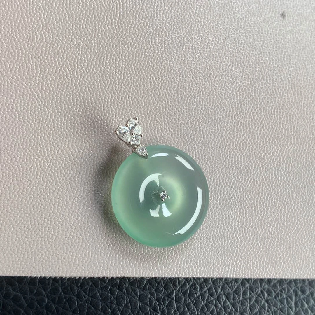 翡翠颈饰18K金镶嵌天然翡翠