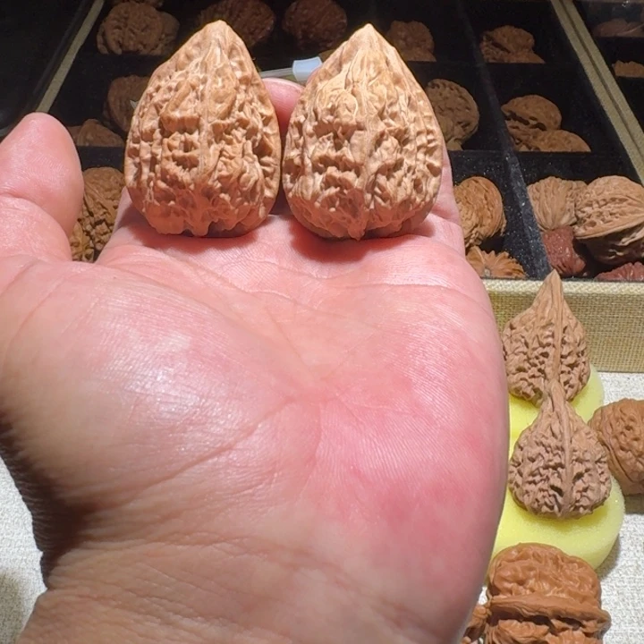 故***人文玩核桃吊坠鸡心