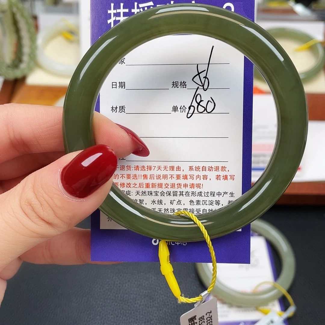 和田玉未镶嵌手镯