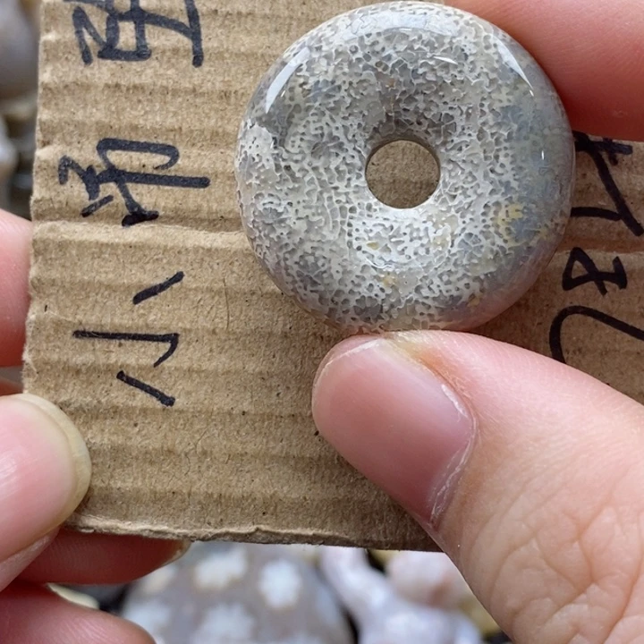 硅化珊瑚（珊瑚玉）颈饰未镶嵌