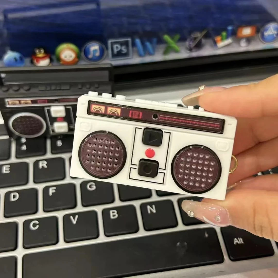 新款复古收音机钥匙扣个性录音机迷你可录音可播放音乐包挂件奇特