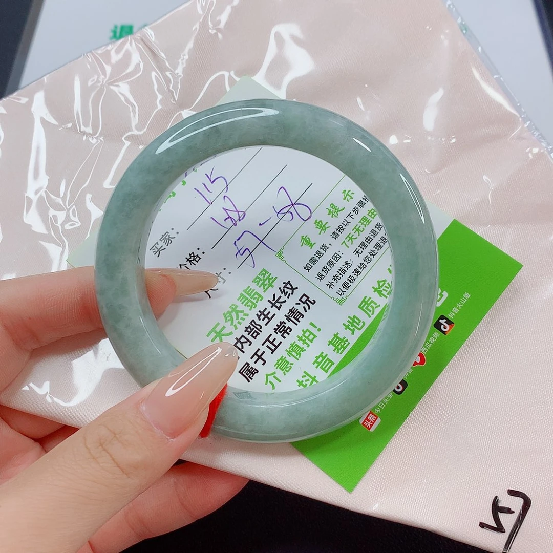 翡翠手镯未镶嵌翡翠