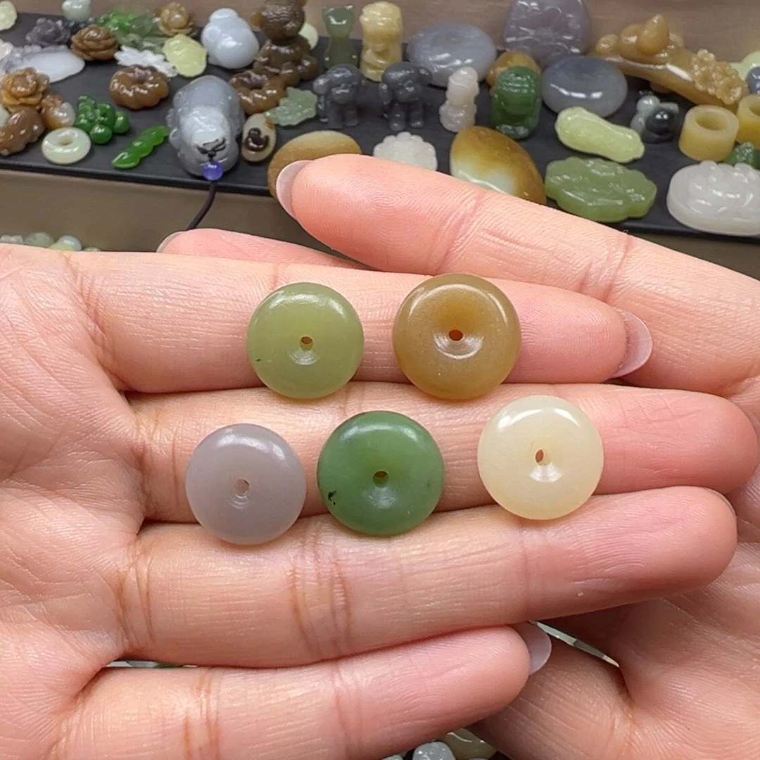 和田玉未镶嵌颈饰68一个多样性发其一