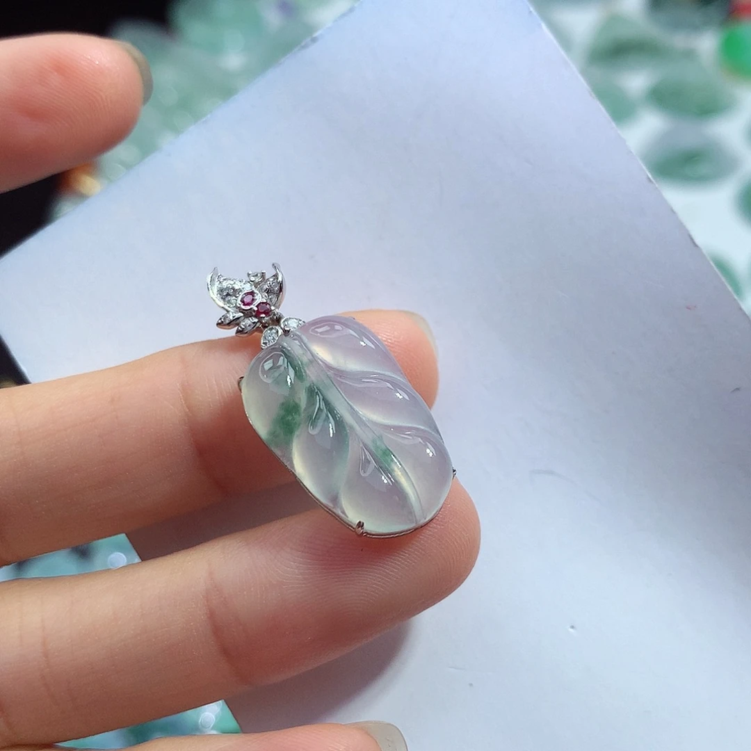 翡翠未镶嵌颈饰叶子