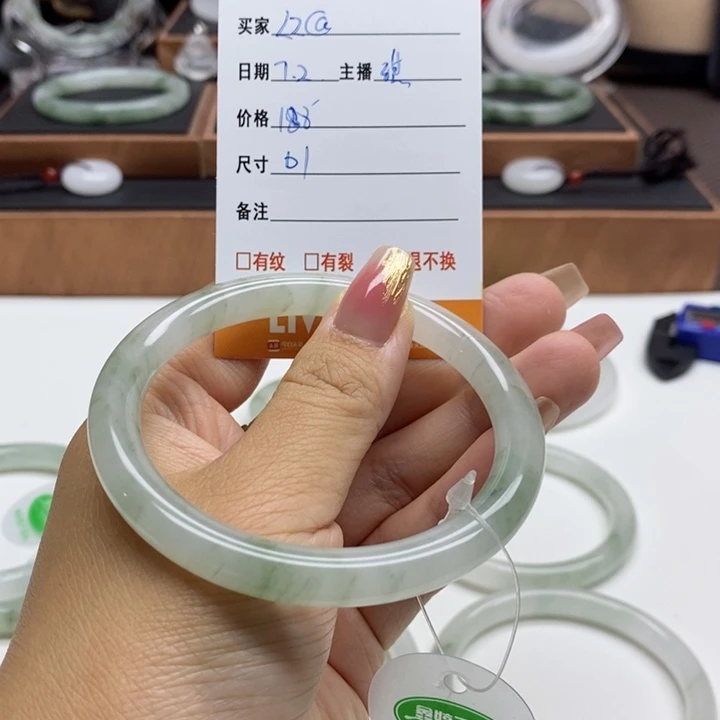 L***@石英质玉手镯未镶嵌