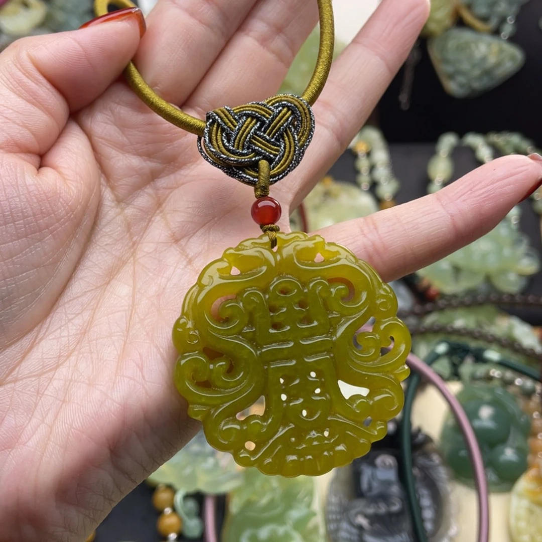 蛇纹石玉颈饰未镶嵌