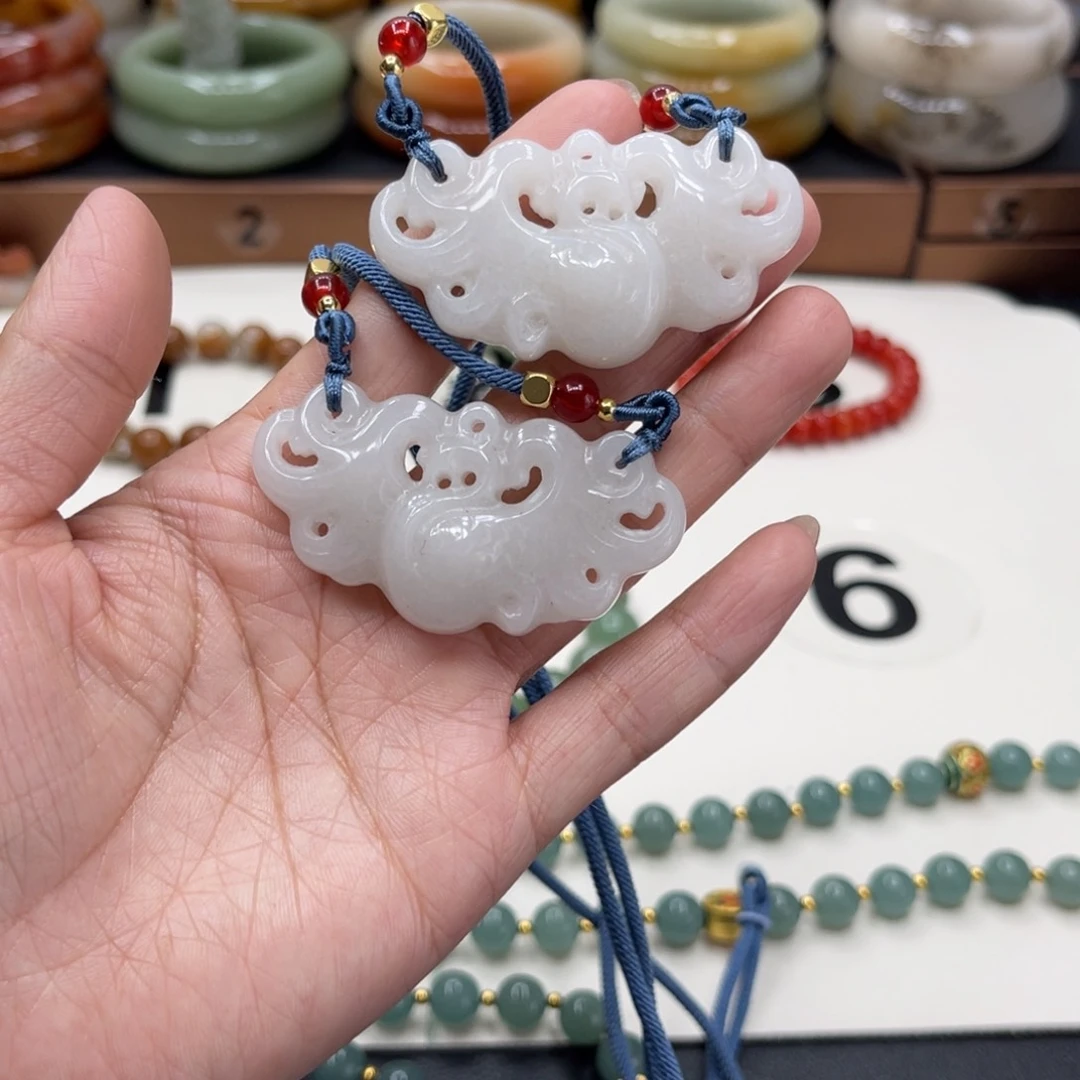 未镶嵌石英岩玉珠宝奇石