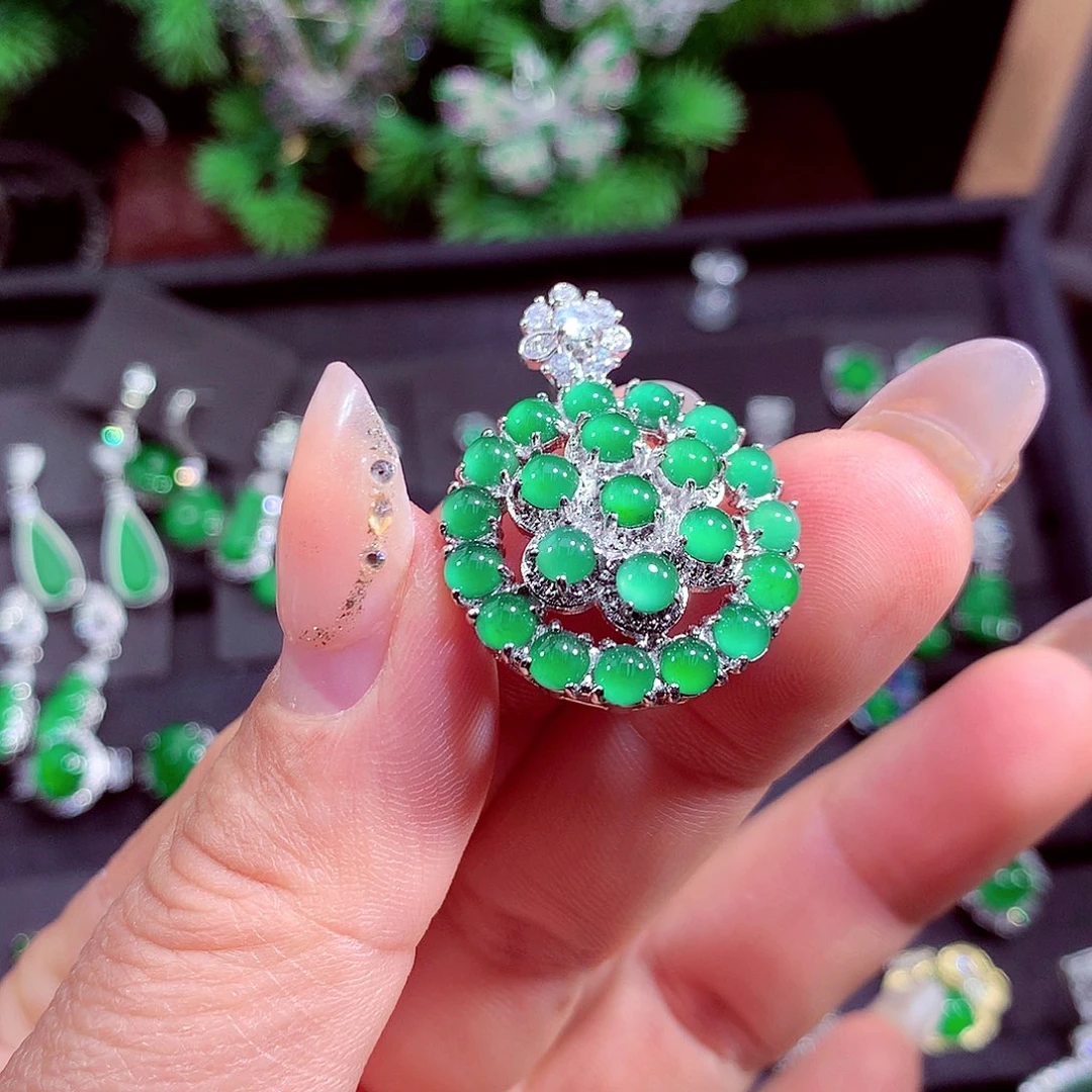 颈饰未镶嵌翡翠天然