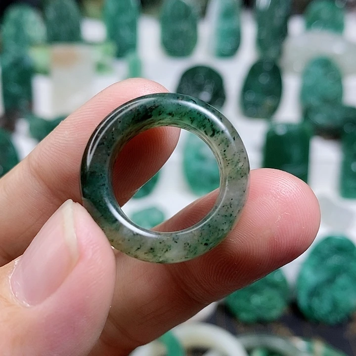 未镶嵌独山玉颈饰