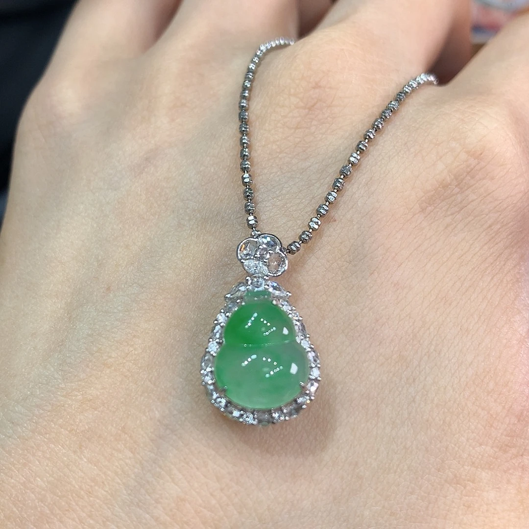 翡翠18K金镶嵌颈饰