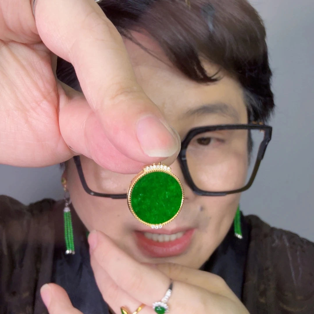 颈饰未镶嵌翡翠一件