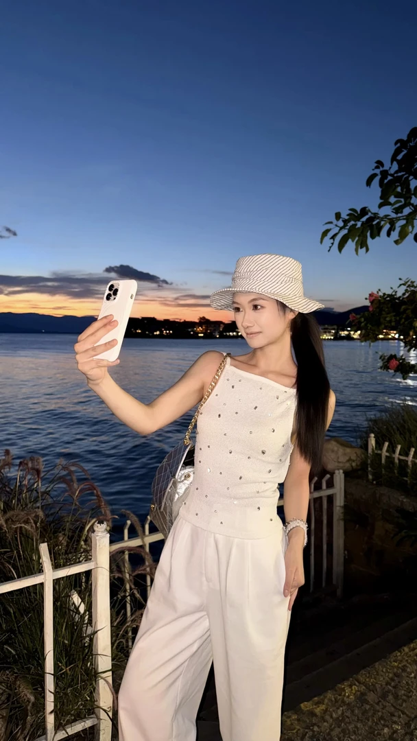 辣妹性感纯欲风露背设计感钉钻吊带背心上衣高腰显瘦宽松休闲裤女