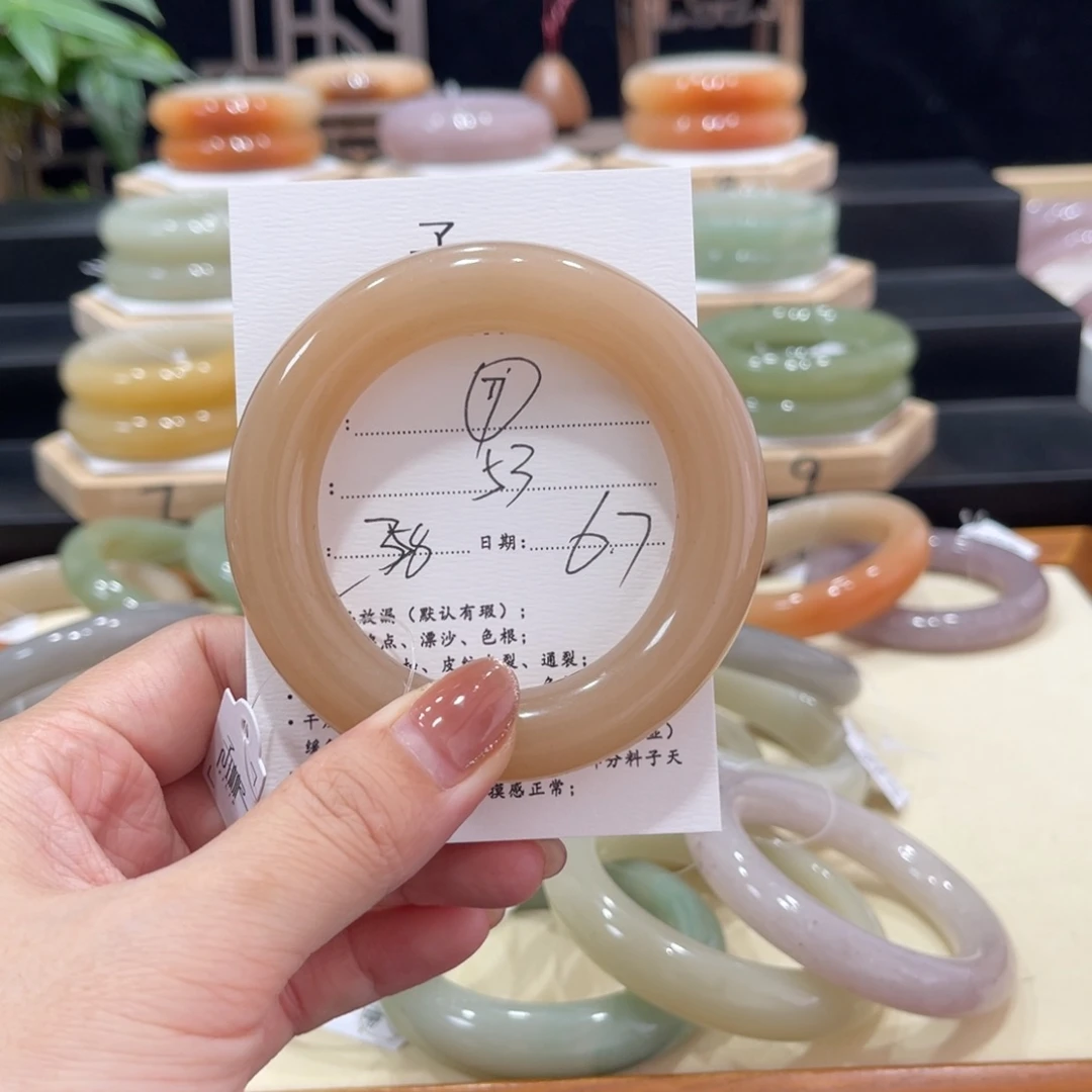 石英质玉手镯未镶嵌