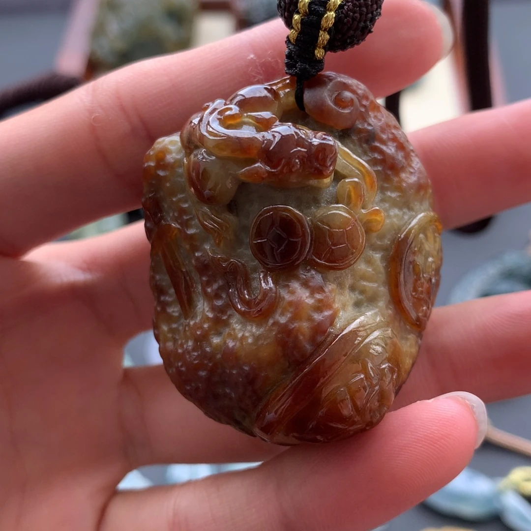 翡翠未镶嵌颈饰八破图