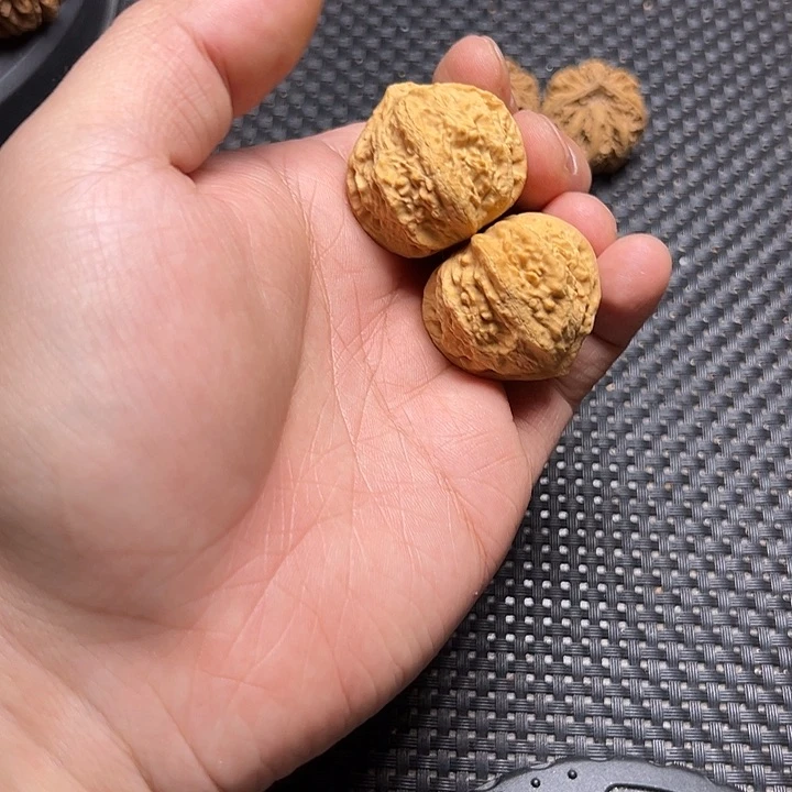 文玩核桃吊坠粗筋绣球