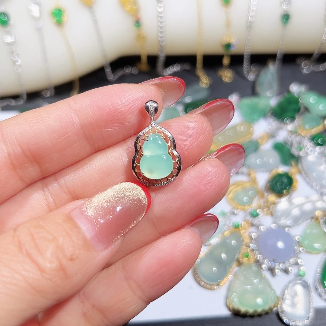 翡翠吊坠(不含链)18K金镶嵌