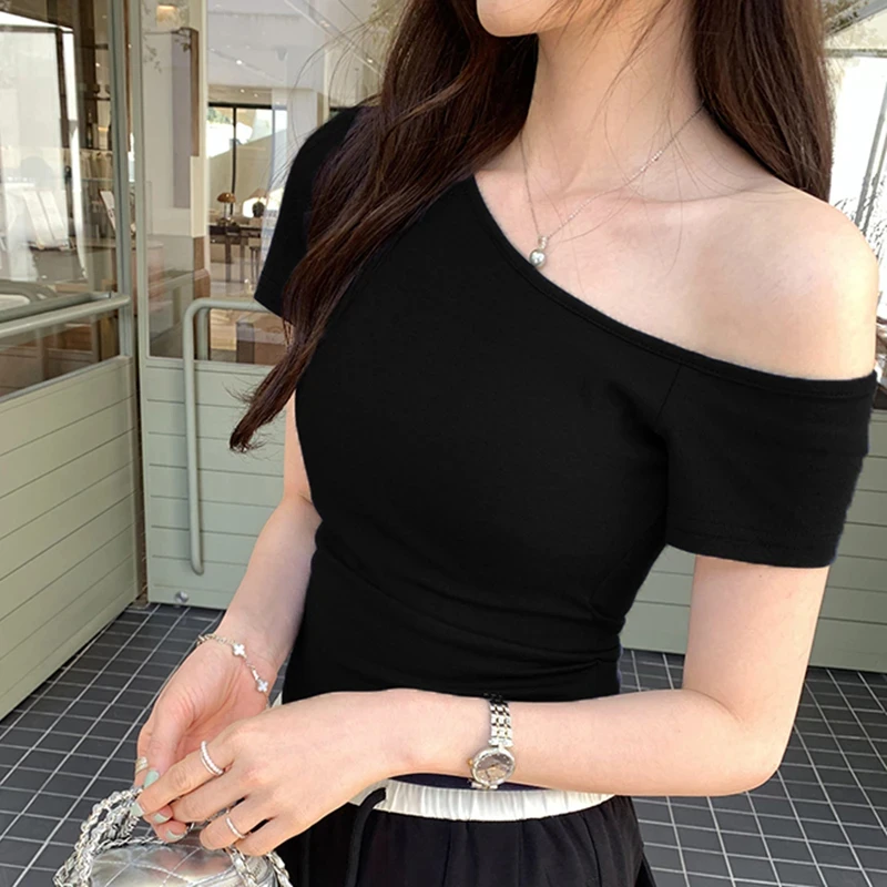 夏季纯欲风黑色斜肩短袖T恤女性感修身显瘦漏锁骨露肩上衣女百搭