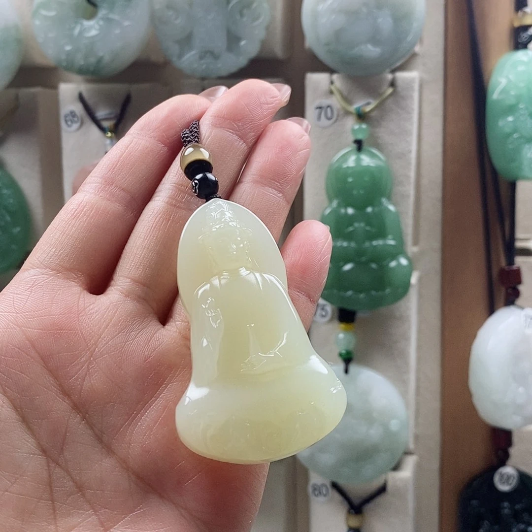 石英质玉未镶嵌颈饰