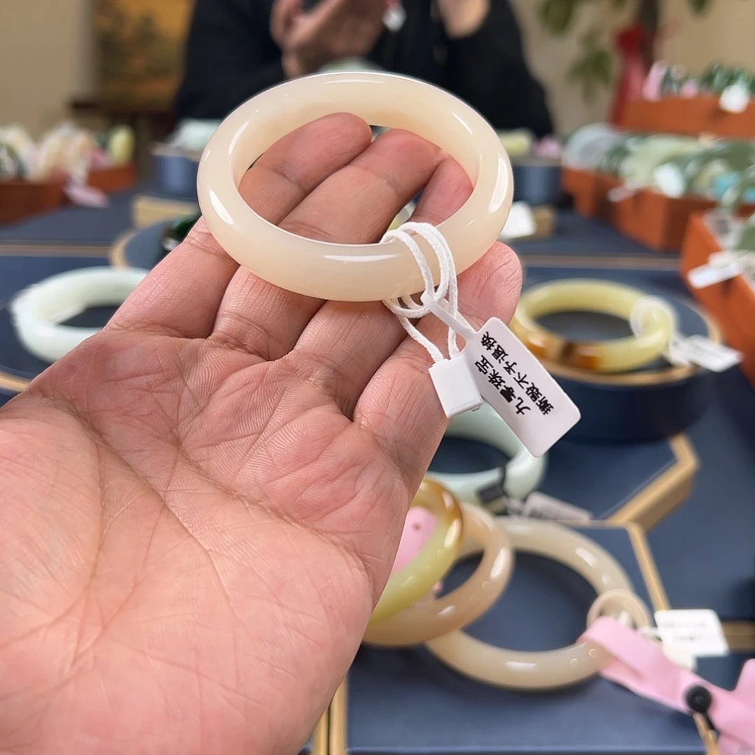 茶***人和田玉未镶嵌手镯藕粉手镯C0014-52