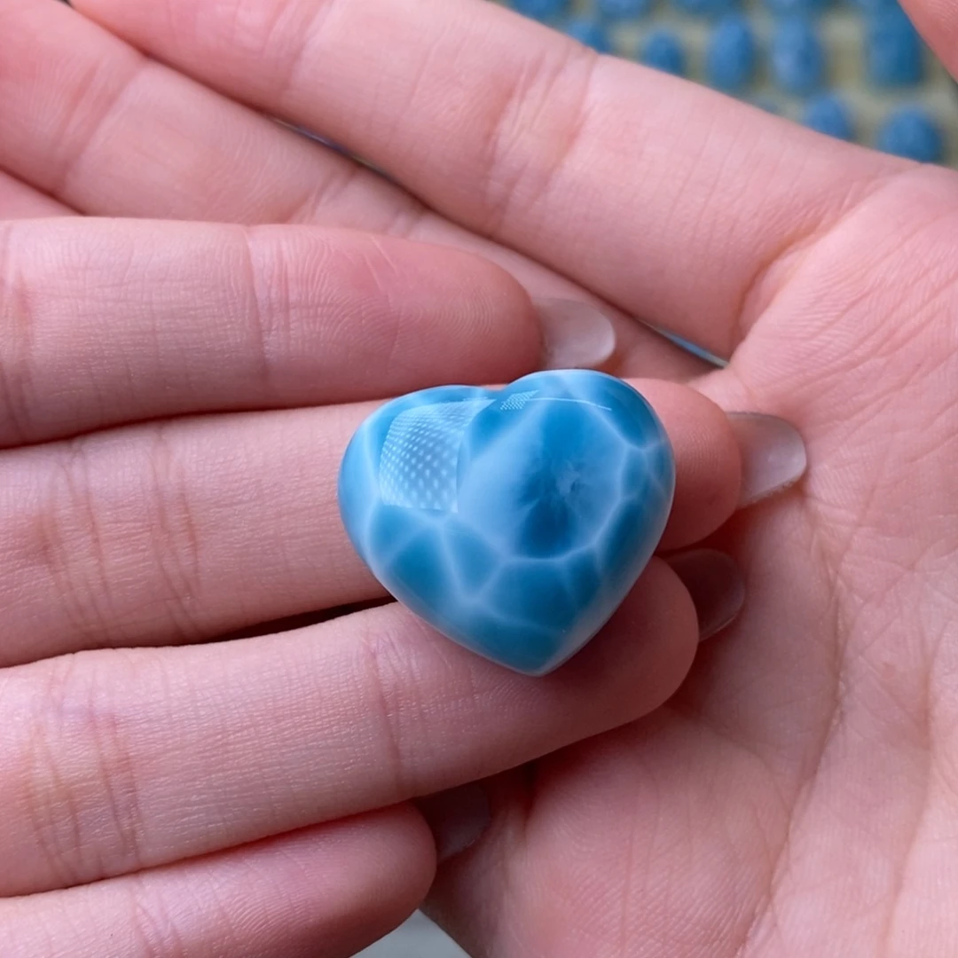 针钠钙石（海纹石）未镶嵌颈饰