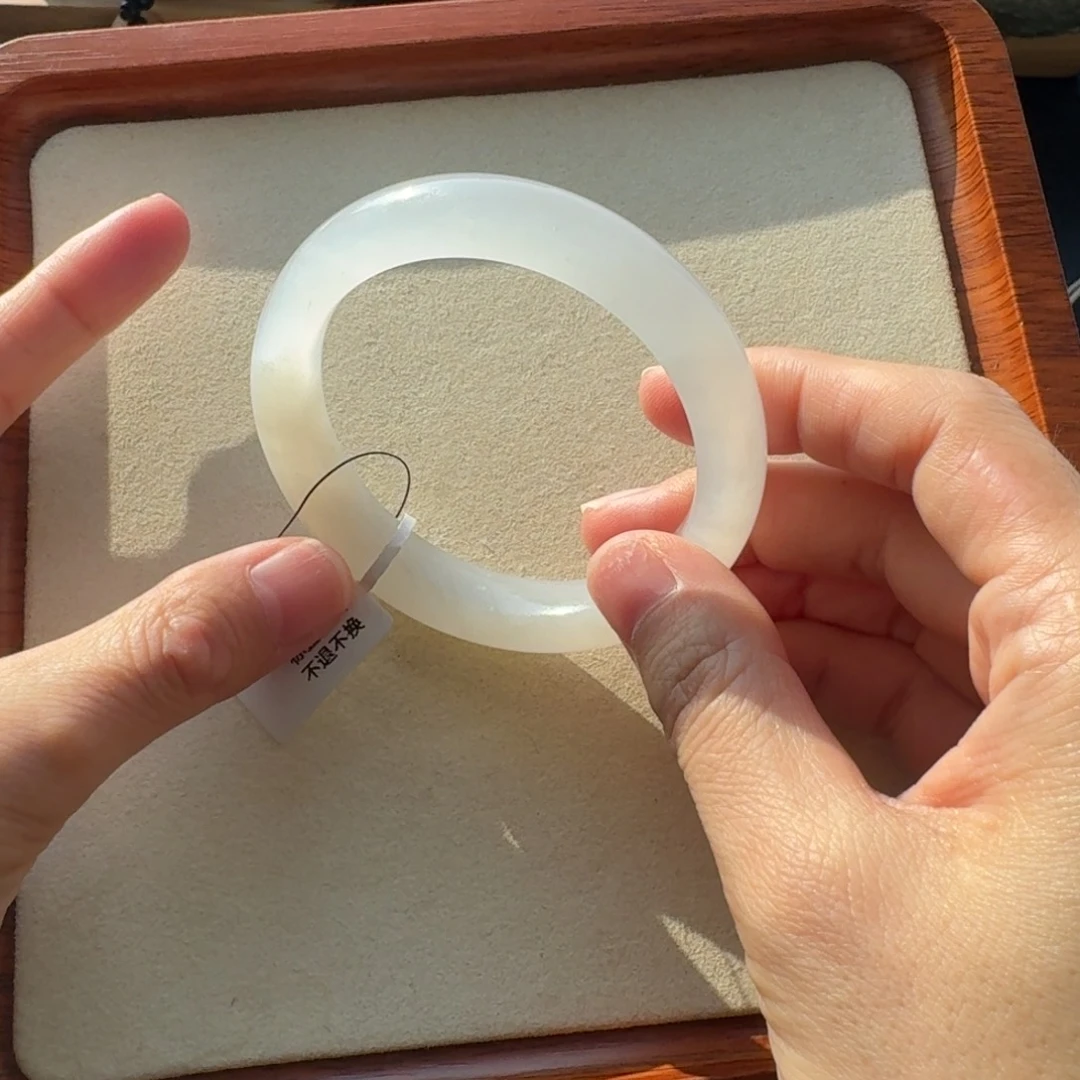 和田玉未镶嵌手镯