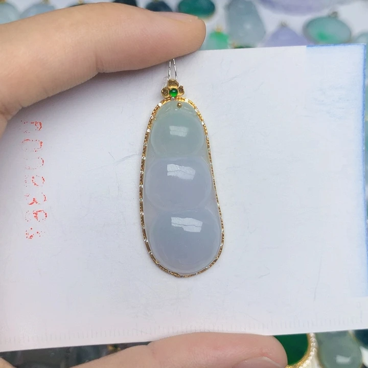 翡翠18K金镶嵌颈饰豆子