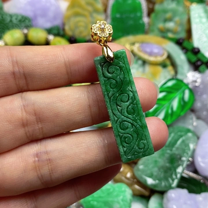 翡翠未镶嵌吊坠(赠链)