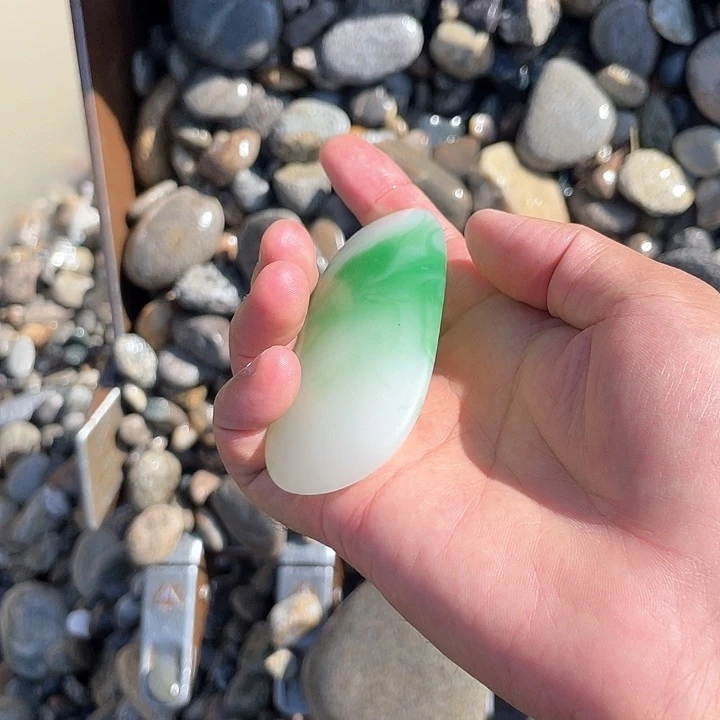 和田玉（糖玉）未镶嵌珠宝奇石