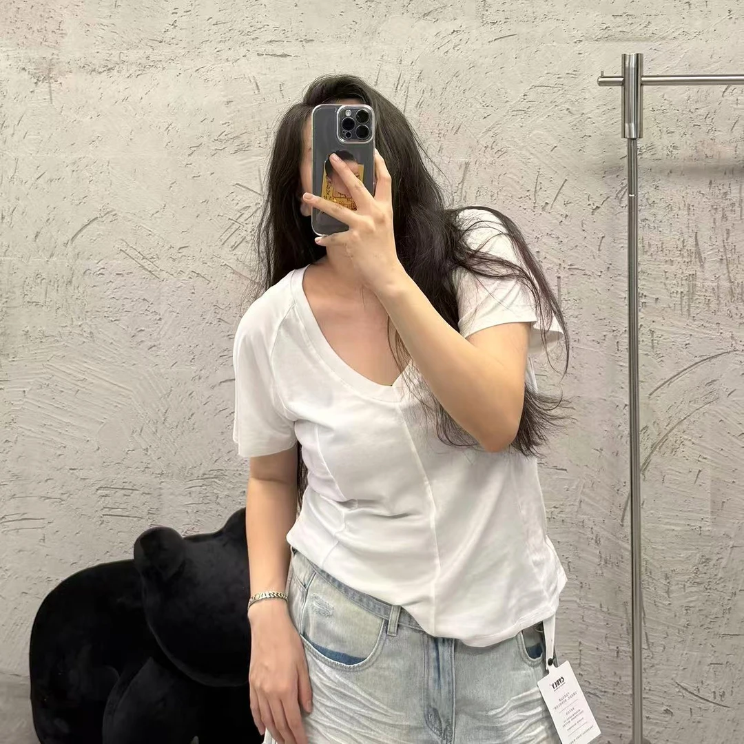 《大韩韩推荐》两色显瘦大V领T恤大码女装夏季微胖显瘦穿搭法式休闲
