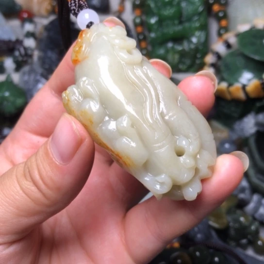 和田玉未镶嵌把件