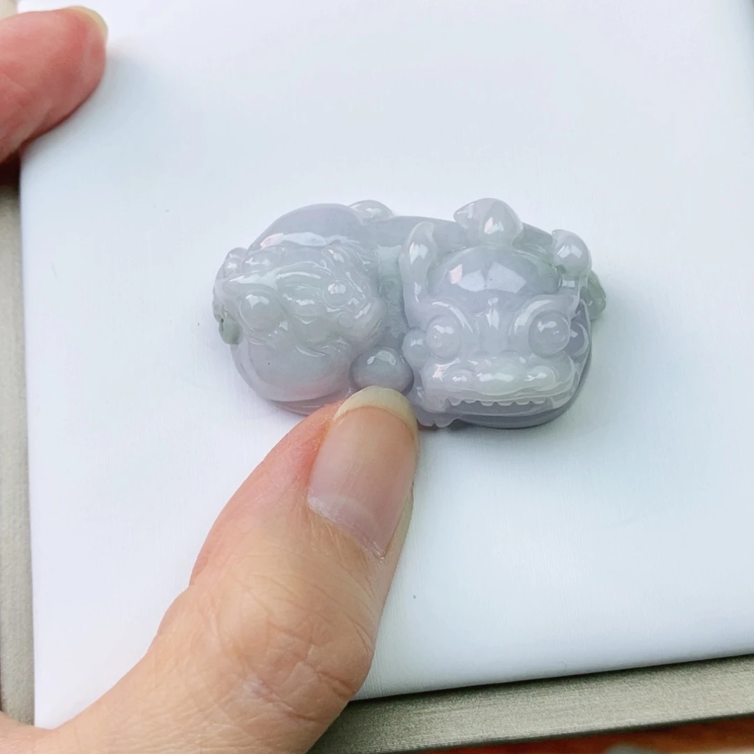 A***莓翡翠未镶嵌颈饰貔貅