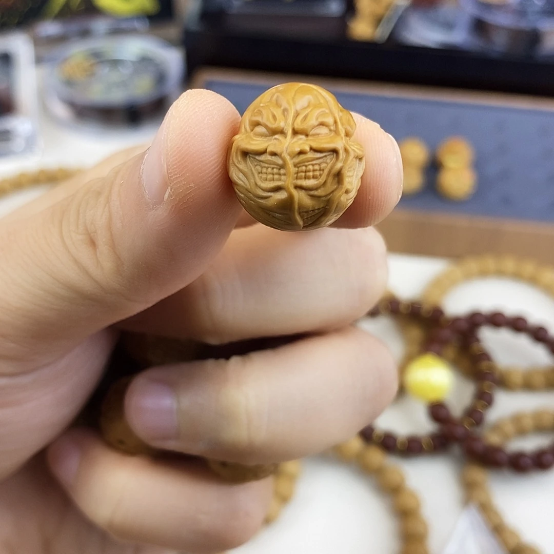 猴头核桃把件三面