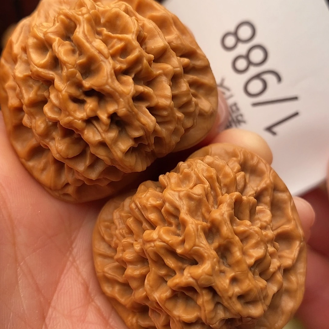 Ｚ***e文玩核桃把件40秦闷