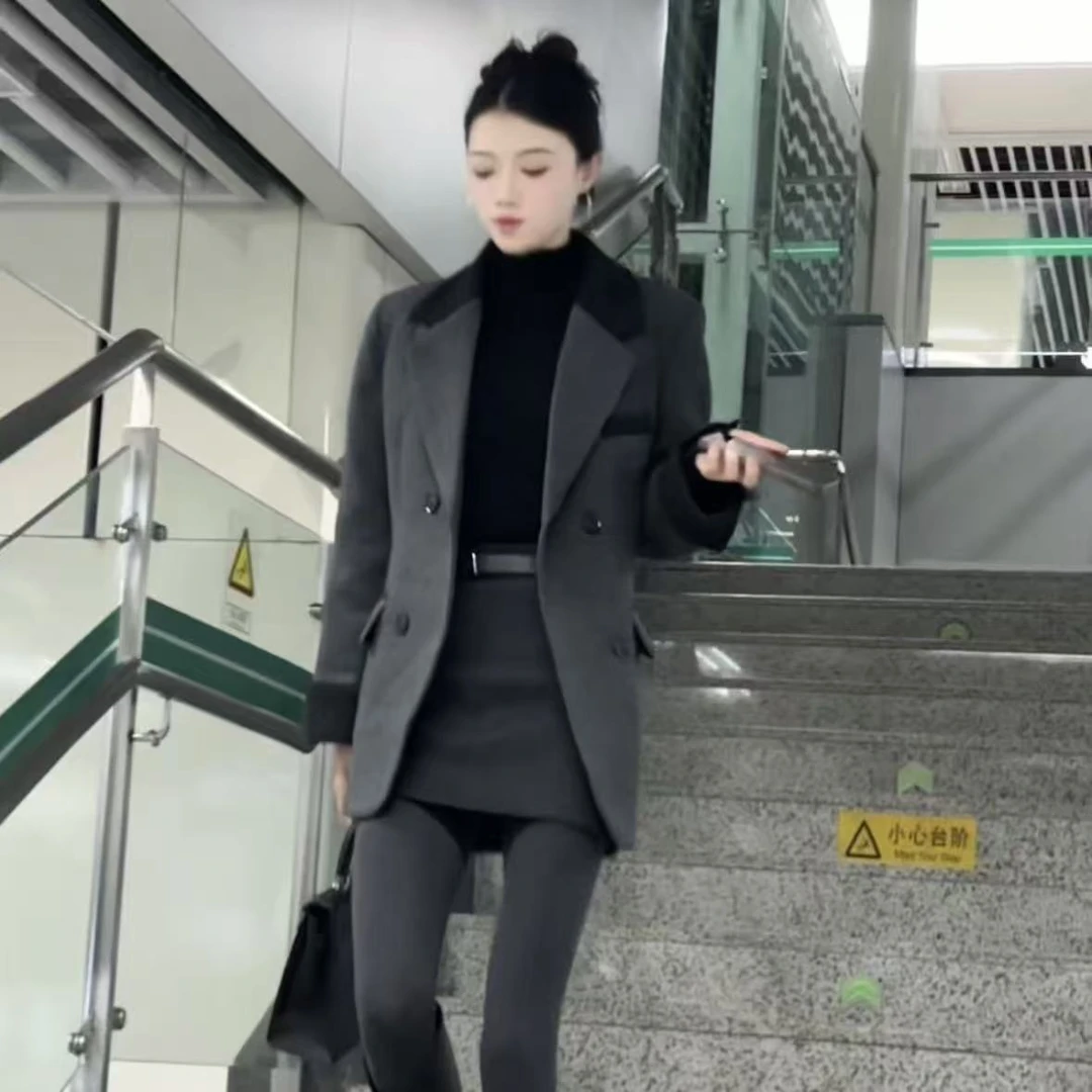 拼接羽绒服2025冬新款翻领90白鸭绒服简约设计师气质女装西装外套