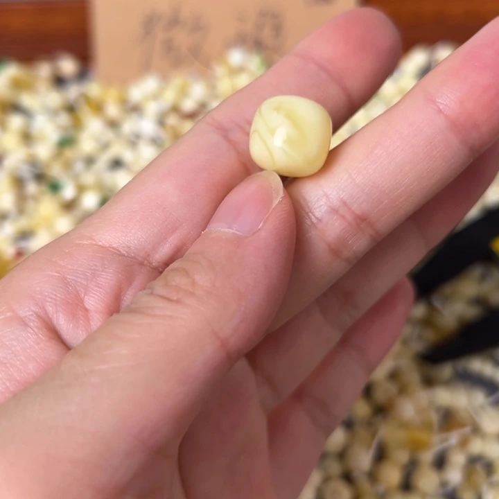 蜜蜡未镶嵌裸石12.7mm一个