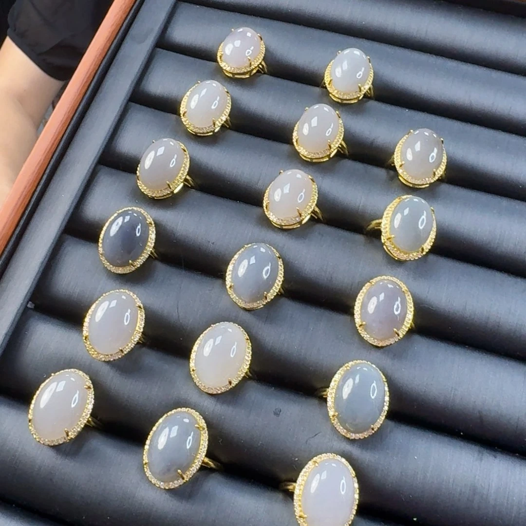 和田玉戒指合金发其一