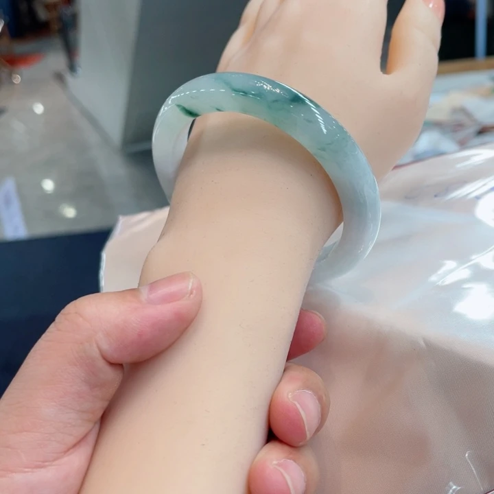 翡翠手镯未镶嵌买断