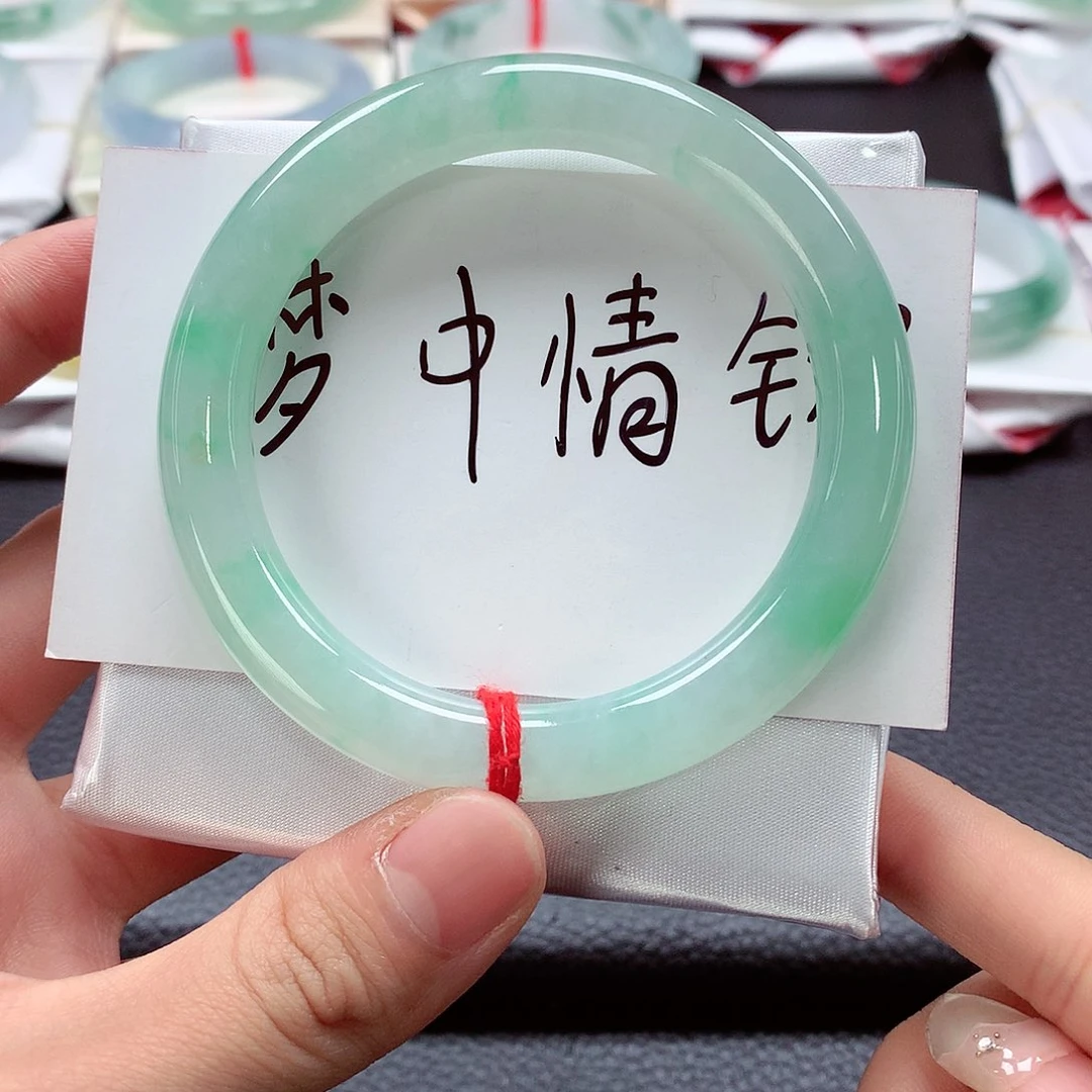 翡翠手镯（圆镯）未镶嵌天然a货翡翠55飘阳绿