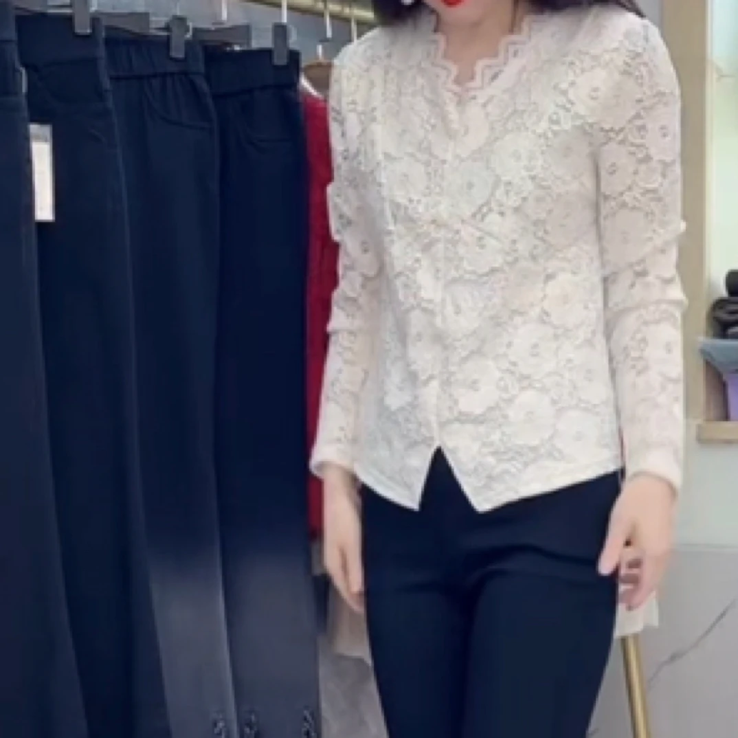 早秋新款V领修身显瘦蕾丝打底衫