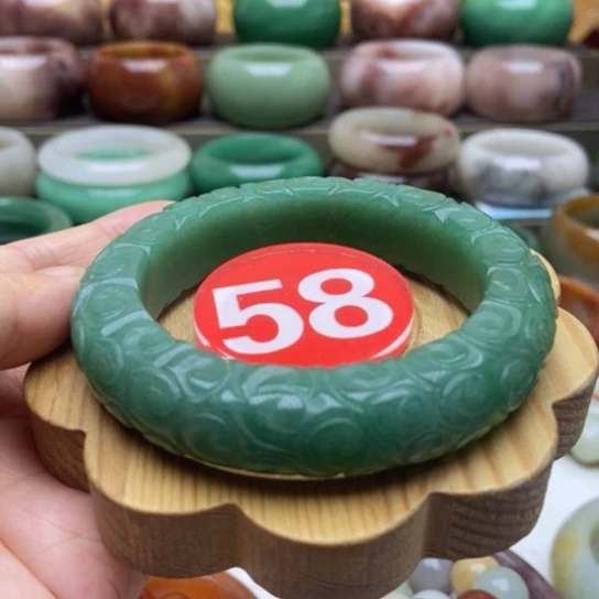 未镶嵌手镯石英质玉