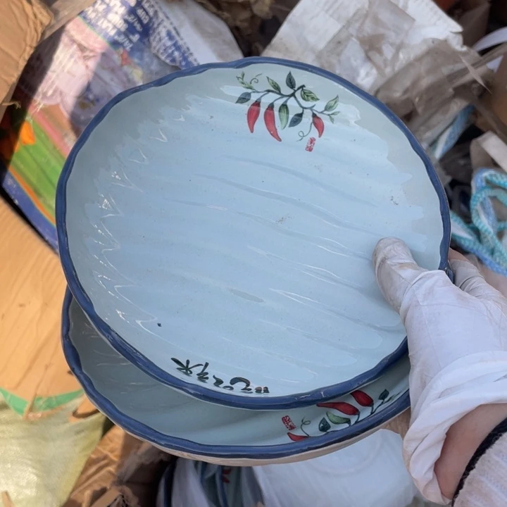 其他盘子碗砂锅都有