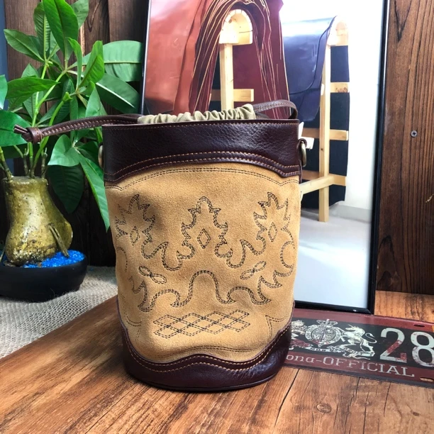 【古道】新款时尚经典单肩手提百搭水桶包重工刺绣女包FW947