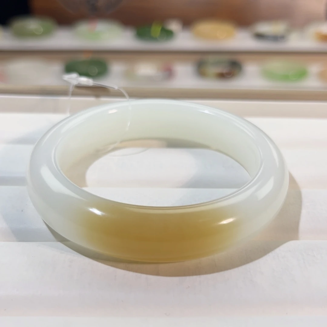 和田玉未镶嵌手镯糖白 羊脂白带糖大漏强推