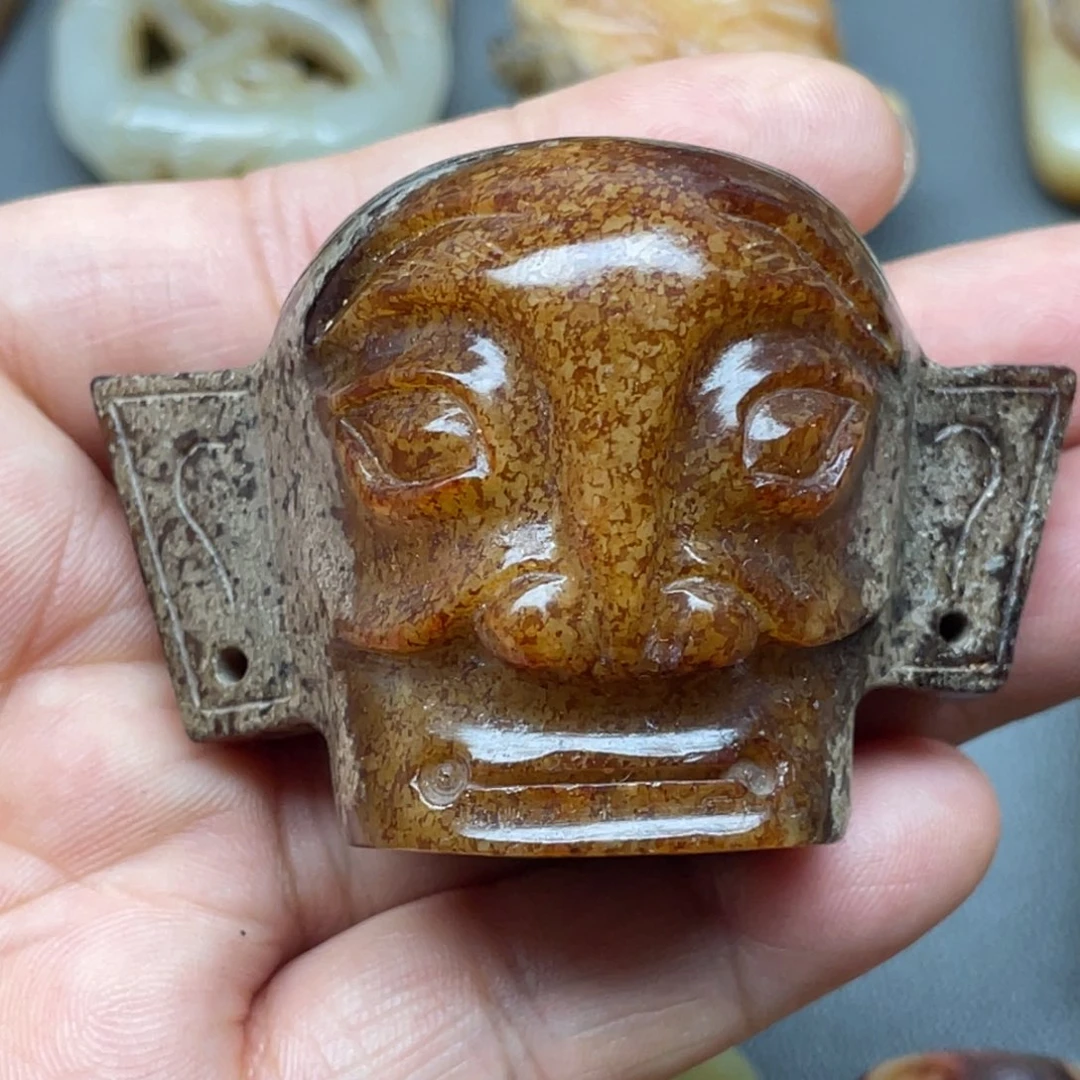 和田玉未镶嵌颈饰瓒****歌